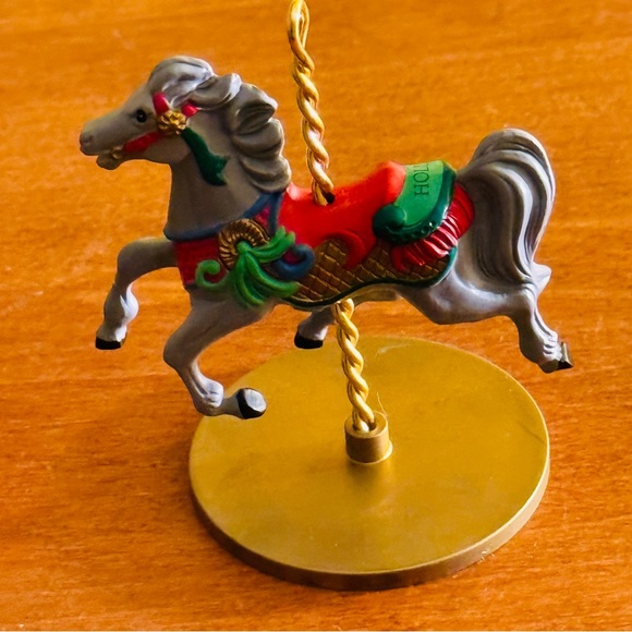 Hallmark Keepsake Ornament Holly Christmas Carousel Horse 2nd in Collection 1989 - Picture 2 of 6